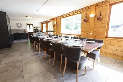 Image de Piscine, sauna, terrasse, balcon, parking, 300m², Châtel