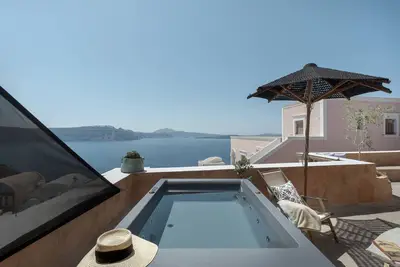 Villa Oasis Oia with Caldera View\n