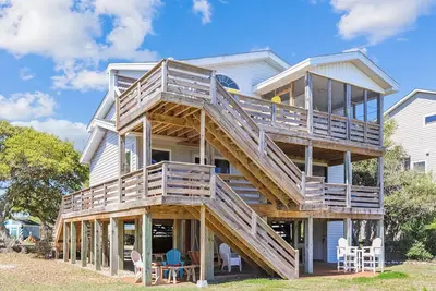 Image de New Listing! Carolina Hideaway -- Kitty Hawk Home with Elevator