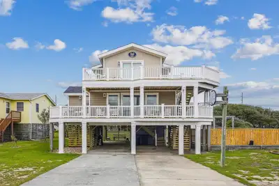 Image de Gone to Carolina -- Recently Remodeled Home with Pool, Hot Tub, & Putting Green