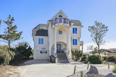 Image de El Sueno --Beautifully Maintained 5br Oceanfront with Hot Tub