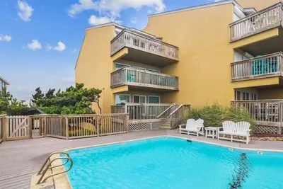 Image de The Oceans Unit 301 -- Oceanfront Condo with Direct Access to Pool and Beach