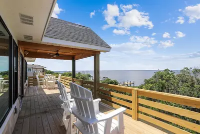 Image de Sanctuary -- Soundfront Beauty with Private Pier and beach 300 feet away!