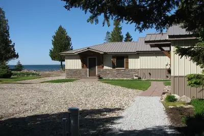 Image de Drummond Island Hotel & Vacation Homes - Bass Cove Landing