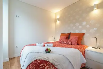 Image de Live like a local in the heart of Gaia! <br><br>Cozy is the word that best. . .