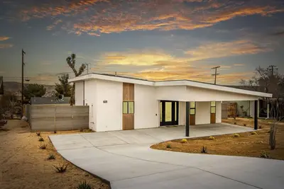 Image de Modern Joshua Tree Village Home