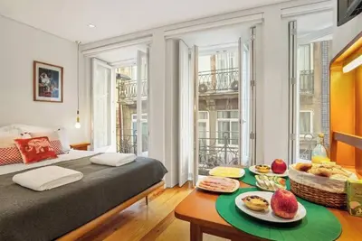 Image de 7 Bright Flats w/ Balcony | Clérigos