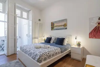 Image de 3 Cozy Bright Rustic Flats | City Center
