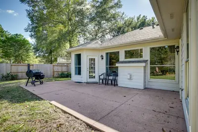 Image de Humble Home w\/ Game Room, Near Deerbrook Mall!