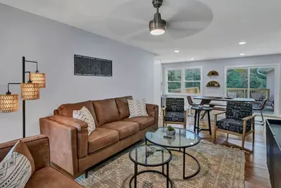 Image de Robin's Nest in Weco w\/ Garage & Deck | 4br 3br