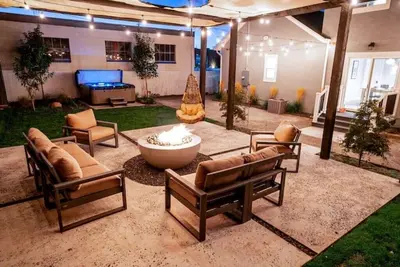 Image de Stunning Slc House w/ Hot Tub and Fire Pit! \n\n