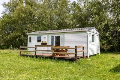 Image de Hôtellerie de plein air, pêche et détente au Lac d'Isachris à Queyrac dans le Médoc - Mobilhome 4