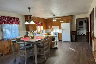 Image de Cozy Cottage Close to Rocky Mount with Pool Table!