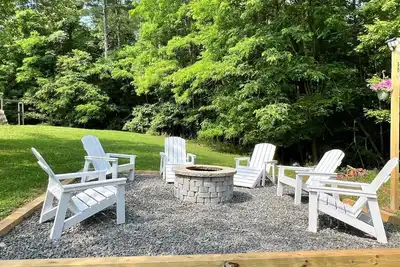 Image de The Perfect getaway in the Catskills w\/ hot tub, sauna and massage chairs!