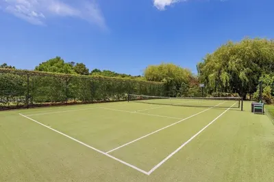 Image de Entertainer'S Paradise with Tennis Court \/ 4 Bdrm home + Self contained Studio