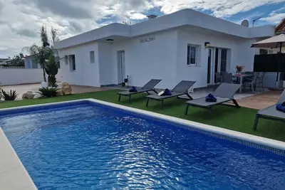 \"Del Perro\"@Marisol : 300m de la plage, piscine privée, A/C, WiFi, plage pour chiens