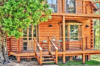 Image de Cosy \"log cabin style\" cottage at the foothills of the mountains in Gloucester