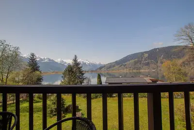Image de Lake and Mountain View