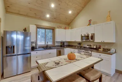 Image de Bigfork Cottage w\/ Lake Views: 5 Mi to Downtown