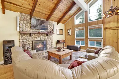 Image de The Cozy Castle at Big Bear- Games