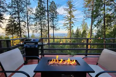 Image de Cozy Mountain View Cabin on a private road near Lassen Park and Burney Falls.