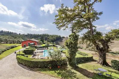 Image de Maramaldo Galestro, Shared Pool, Chianti, Castelfiorentino, Italy