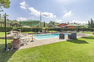 Image de Maramaldo GalloNero, Shared Pool, Chianti, Castelfiorentino, Italy