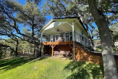 Image de The Bird House on Cow Creek Cabin / Lake Travis