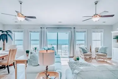 Image de Welcome to “Sol Purpose”  renovated oceanfront paradise 4/bd and 3/bath