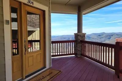 Image de New! Peaceful Mountain Views, Deck, Trails nearby, Pool Table.