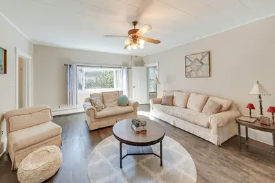 Image de Pet-Friendly Mount Carroll Home w\/ Fenced-In Yard!
