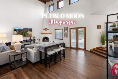 Image de Pueblo Moon w/ Pool - An Irvie Home