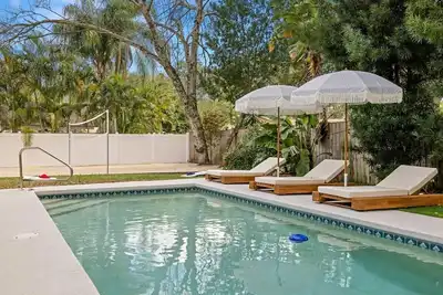 Image de 1 Mile to Beach~ Private Pool Oasis! ~Volleyball