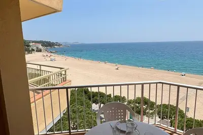 Image de Villas Cosette / Alexandra Mar MagnĂfico piso con esplĂ©ndidas vistas al mar, a pie de la playa en el Paseo MarĂtimo de Platja d'Aro