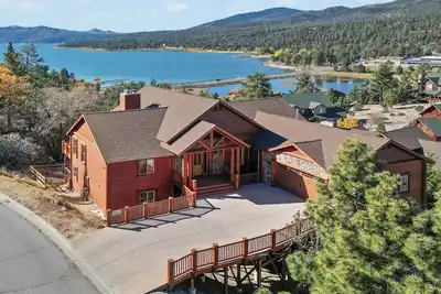 Image de Grand Summit: 4800+Sq Ft Log Home! Lakeviews! Hot Tub! Home Theater! Game Room! Pet Friendly! Central Ac!
