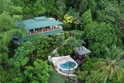 Image de Private waterfall, Gated, Near Dominical