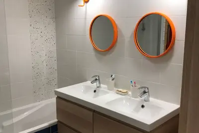 Image de Chambre idéalement située pour les Jo, Paris et le château de Versailles!