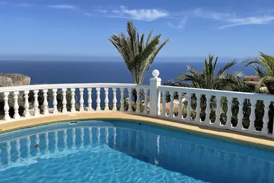 Casa La Gran Familia - big pool and amazing sea views