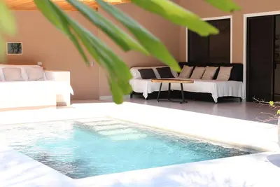 Image de 3 Bedroom w\/ private pool & parking in gated community 13min drive to Guiones.