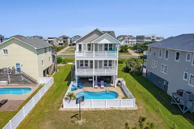 Image de Sand Castle Cottage: Semi-Oceanfront | Renovated