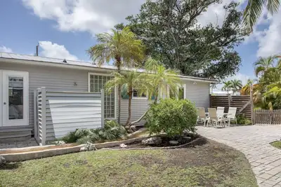 Image de Coppitt Cottage - 2/2, private backyard with waterfall and hot tub