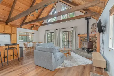 Image de Rivendell Retreat- Cozy Cabin in Blue Lake Springs