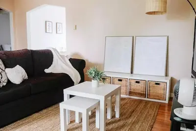 Image de Charming 2-bedroom home in quiet neighborhood\n\n