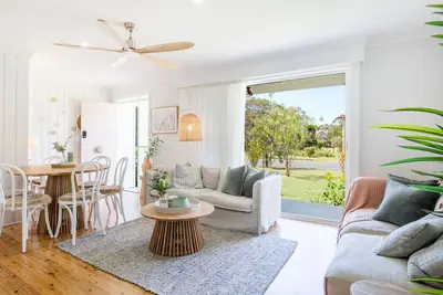 Image de Fleur de Chalet - Pet Friendly - 10 Mins Walk to Beach