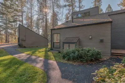 Perfect Location, Near Golf Course, Sharc passes