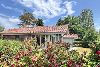 Image de MĂĽritz-Ferienhaus Wiesenblick | Garten, Sauna, Kamin und Boot | 200 Meter zur MĂĽritz