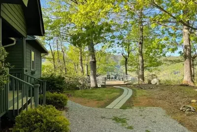 Placid View Mountaintop Home