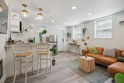 Image de Luxurious 2bd vacation rental, short term, central, family-friendly, free Wifi