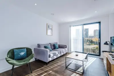 Image de 2 Bedroom Apartment with Balcony