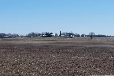 Image de Lake Shelbyville Farmhouse. . . 5 minutes from Lake Shelbyville. . . Sleeps 9